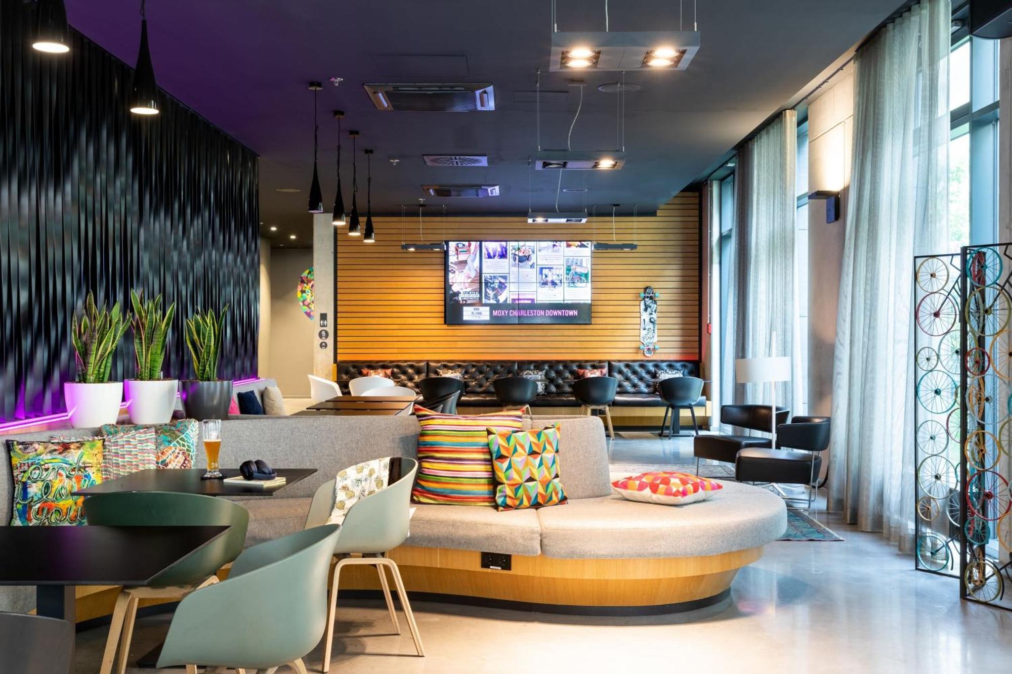 Hotel Moxy Frankfurt Airport 4*
